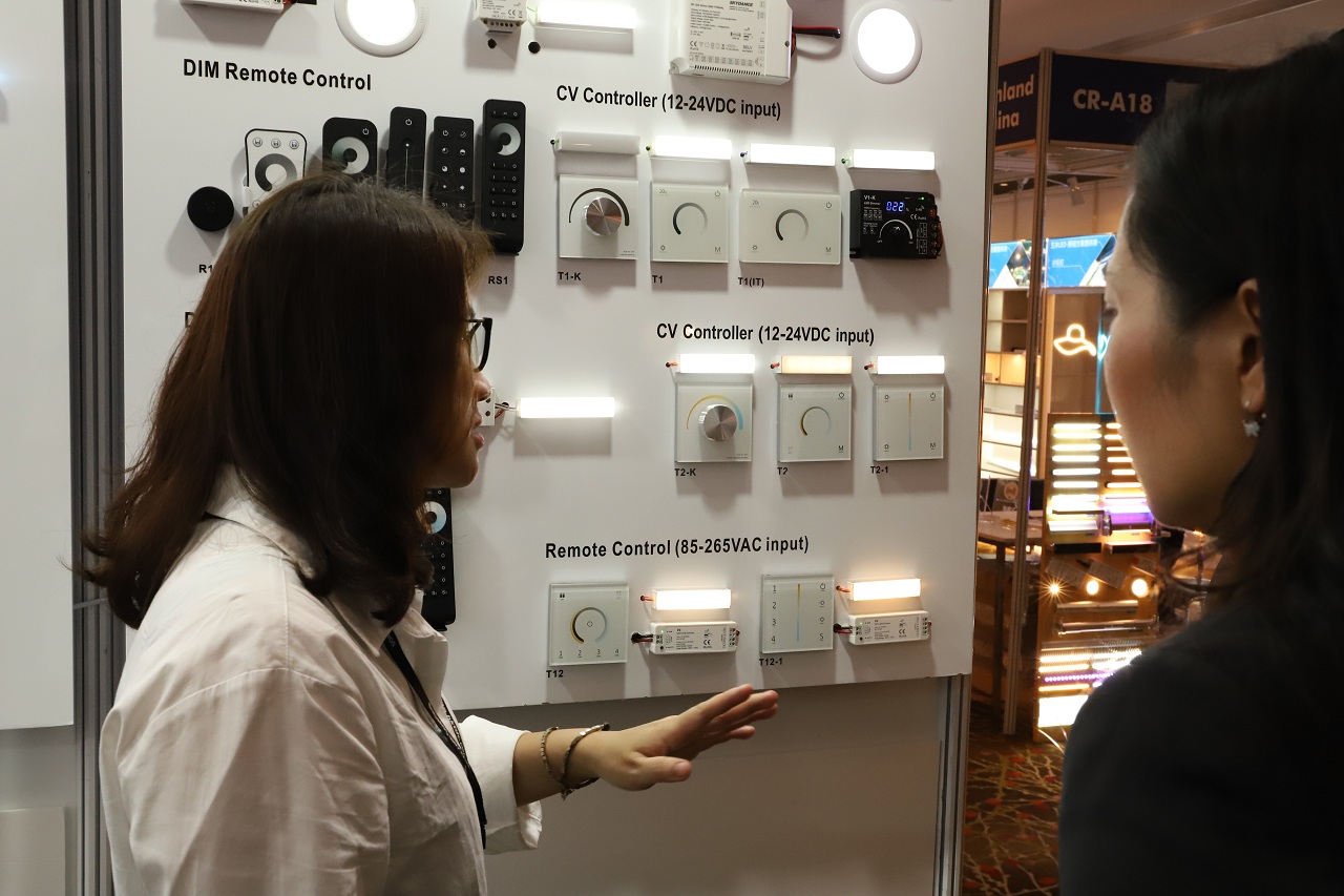 广州新港奥宝典LED灯光控制系统2019香港国际秋季灯饰展